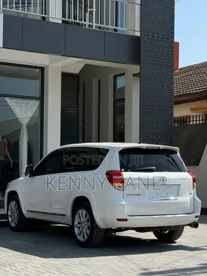 Toyota Vanguard 2010 White