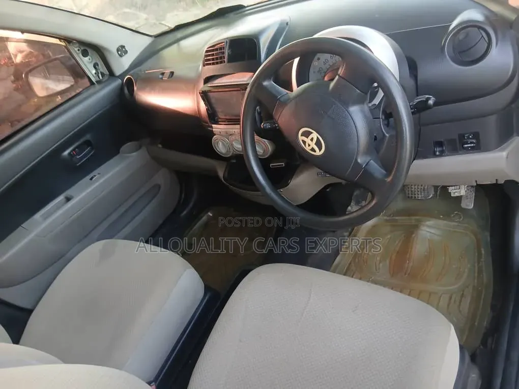 Toyota Passo 2005 Silver