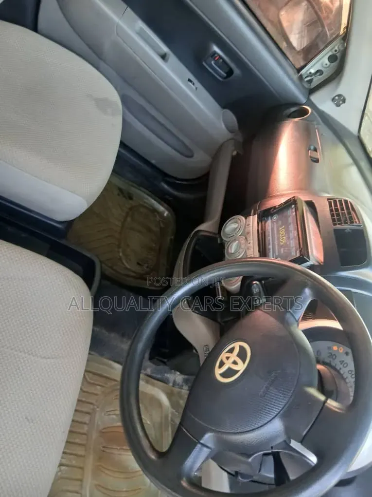 Toyota Passo 2005 Silver