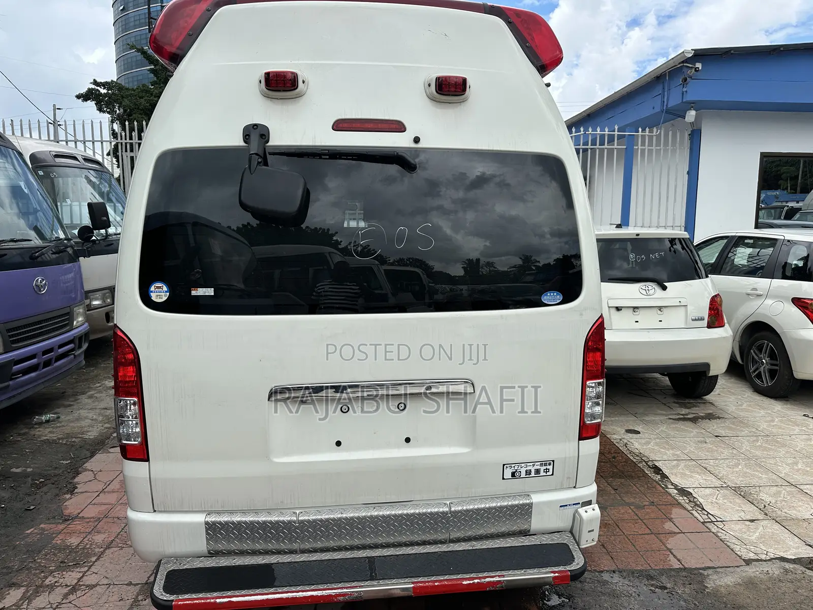Toyota Quantum 2012 White