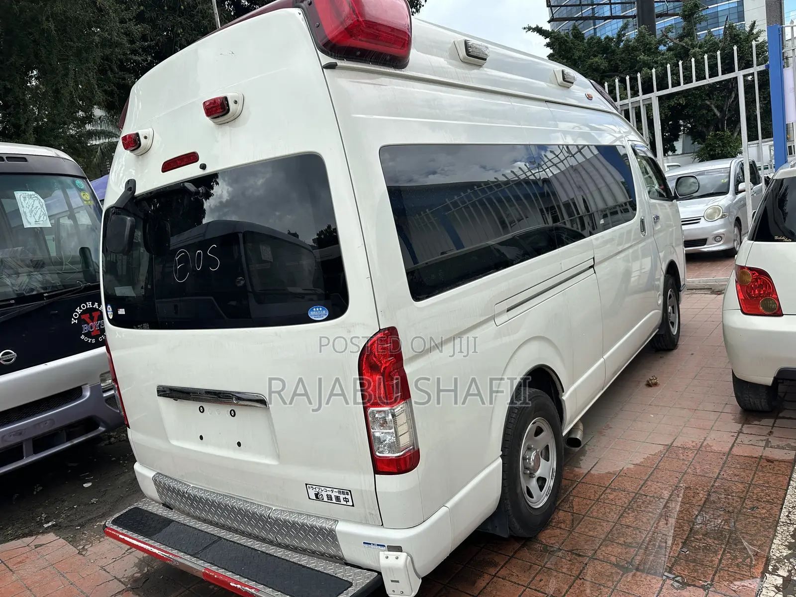 Toyota Quantum 2012 White