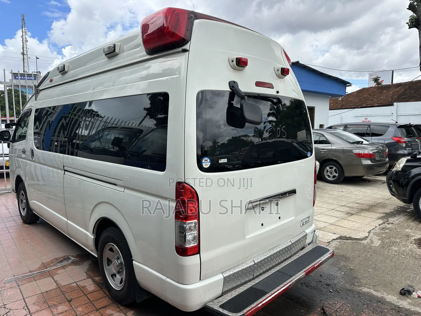 Toyota Quantum 2012 White