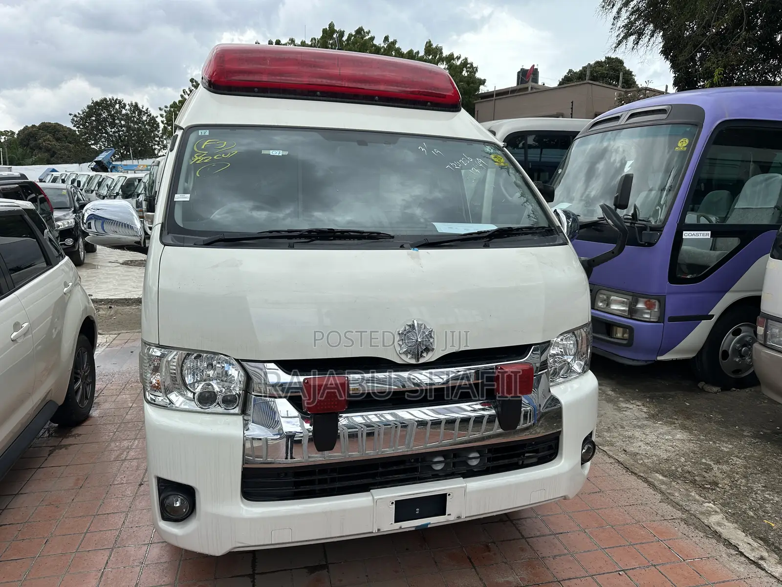 Toyota Quantum 2012 White