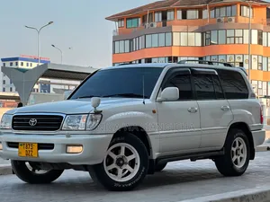 Toyota Land Cruiser Prado 2006 White
