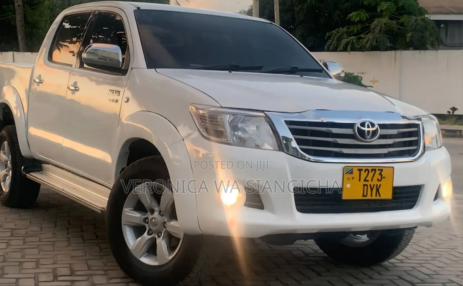 Toyota Hilux 2011 White