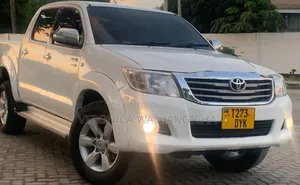 Toyota Hilux 2011 White