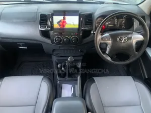 Toyota Hilux 2011 White