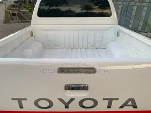 Toyota Hilux 2011 White
