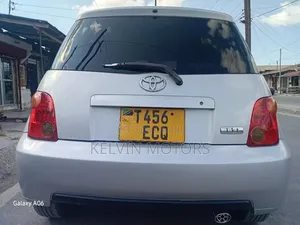 Toyota IST 2004 Silver