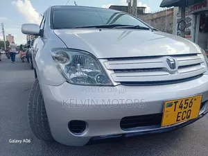 Toyota IST 2004 Silver