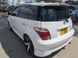 Toyota IST 2004 White