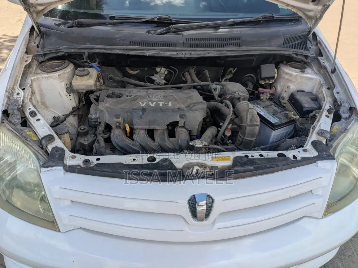 Toyota IST 2004 White