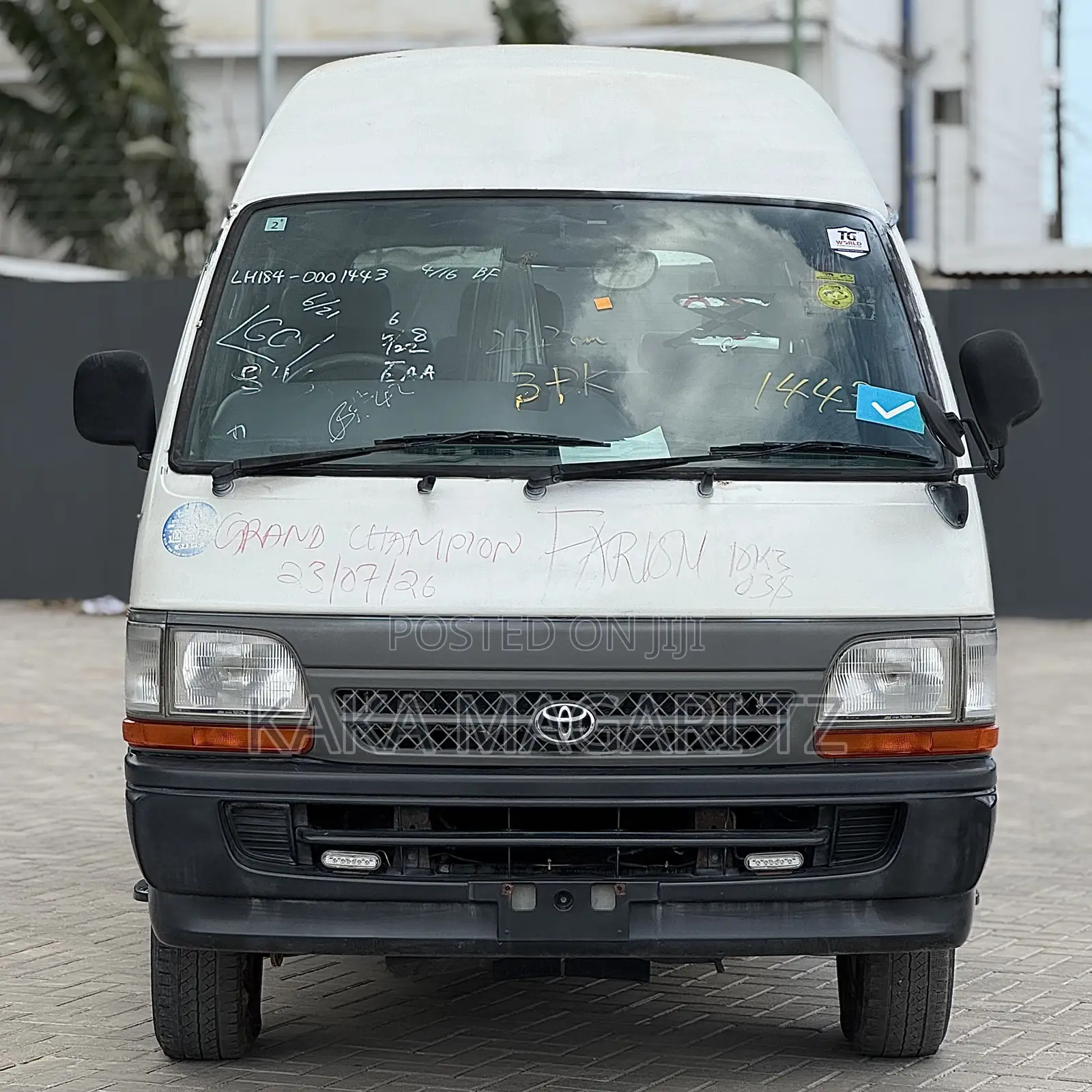 Toyota HiAce 1999 White