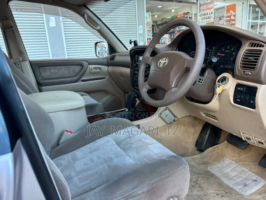 Toyota Land Cruiser 2000 Silver