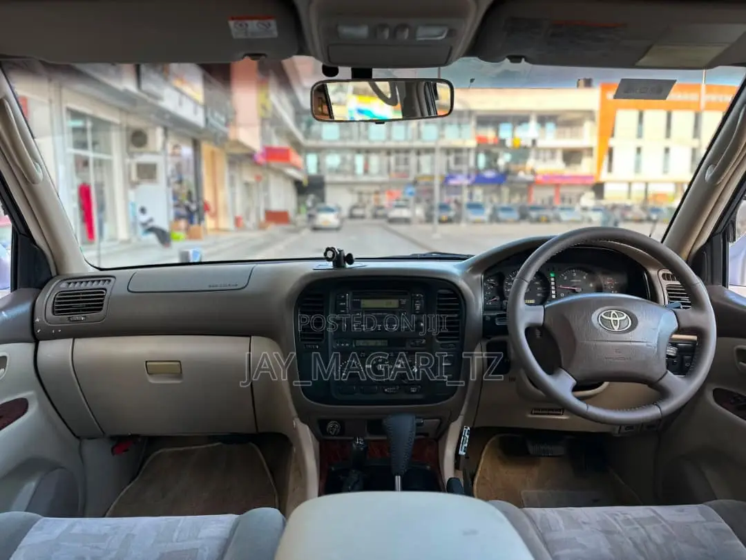 Toyota Land Cruiser 2000 Silver