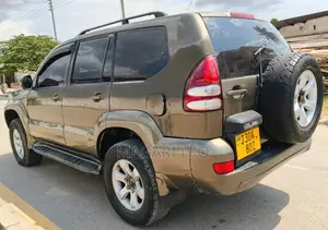 Toyota Land Cruiser Prado 3.4 5dr 2005 Gold