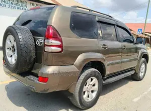 Toyota Land Cruiser Prado 3.4 5dr 2005 Gold
