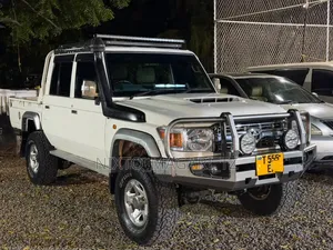 Toyota Land Cruiser 2017 White