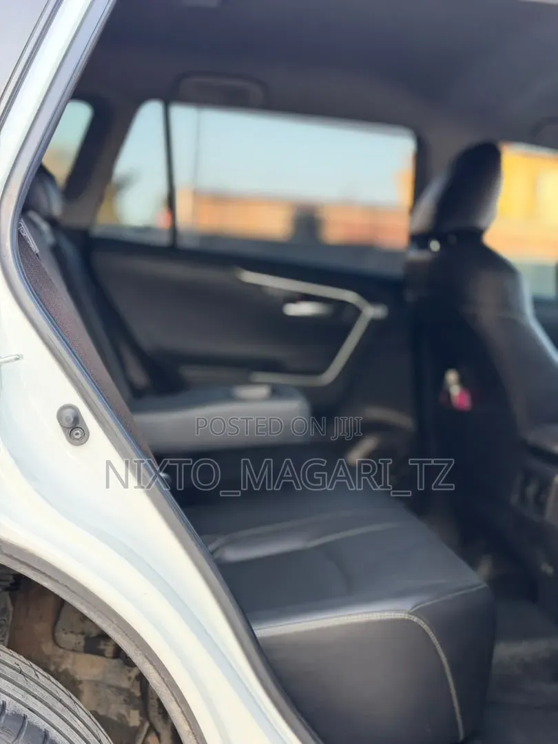 Toyota RAV4 2020 White