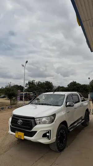 Toyota Hilux 2019 White