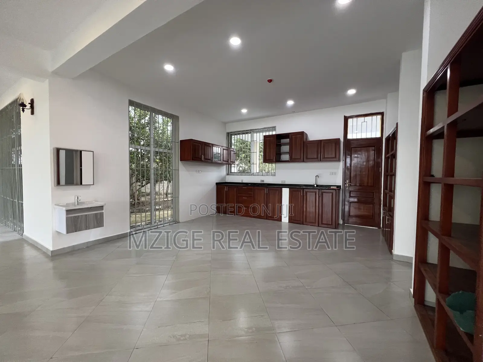 5bdrm House in Nyumba Ya Ghorofa for sale