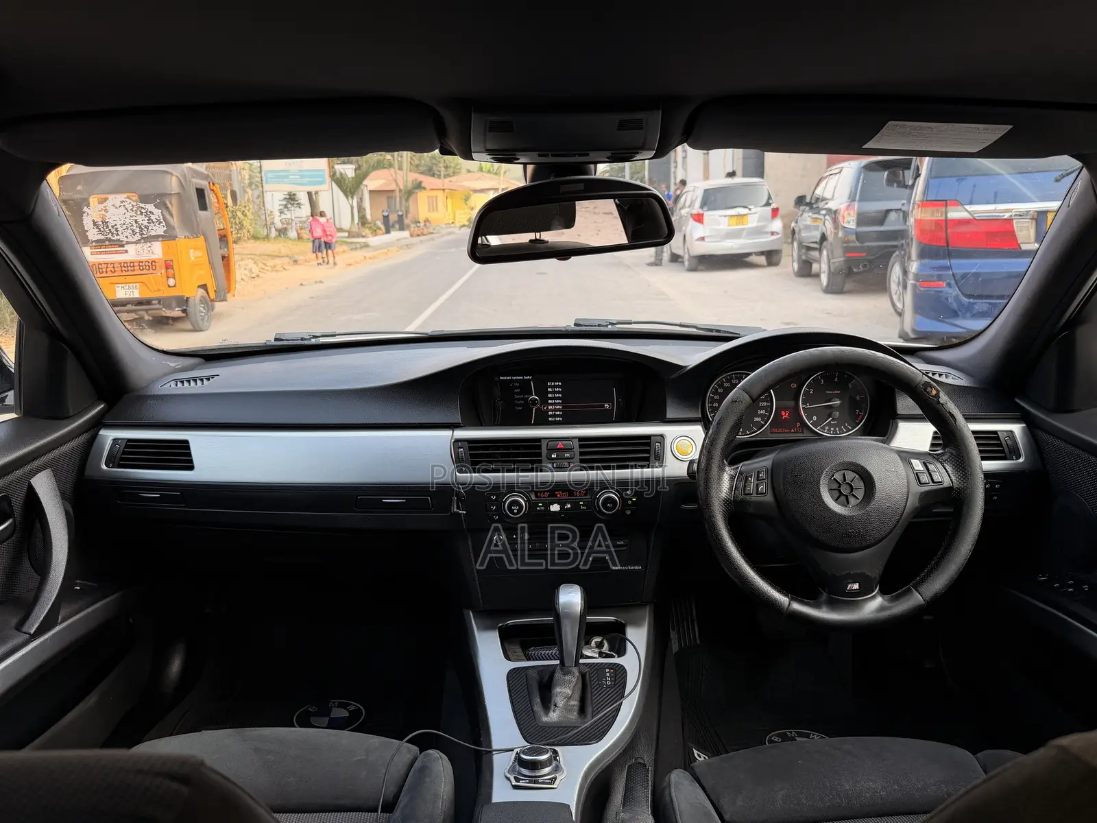 BMW 320i 2011 White