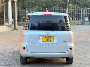 Toyota Sienta 2005 Silver