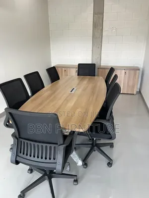 Meza Kwa Ajiri Ya Meeting Room