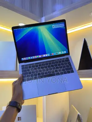 Laptop Apple MacBook Pro 2017 8GB Intel Core i5 SSD 256GB