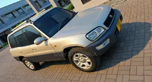 Toyota RAV4 1999 Silver