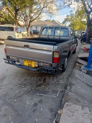 Toyota Hilux 2.5 Cab 2005 Gray