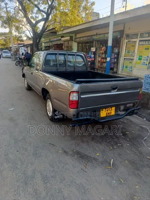 Toyota Hilux 2.5 Cab 2005 Gray