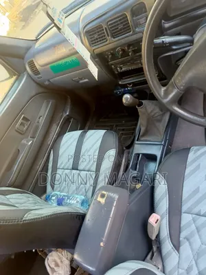 Toyota Hilux 2.5 Cab 2005 Gray