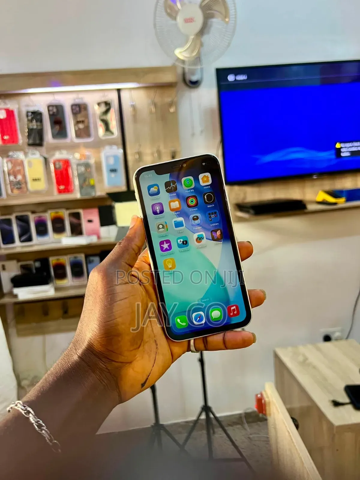 Apple iPhone 11 64 GB Gold