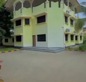 5bdrm House in Upanga East for sale