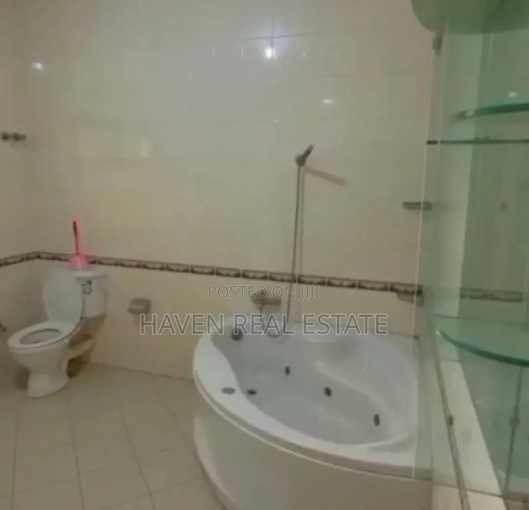5bdrm House in Upanga East for sale