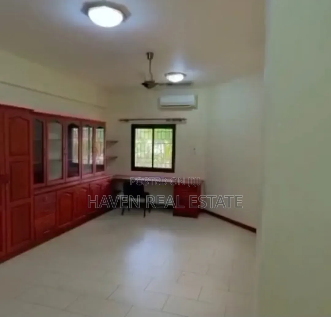 5bdrm House in Upanga East for sale