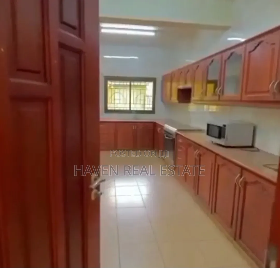 5bdrm House in Upanga East for sale