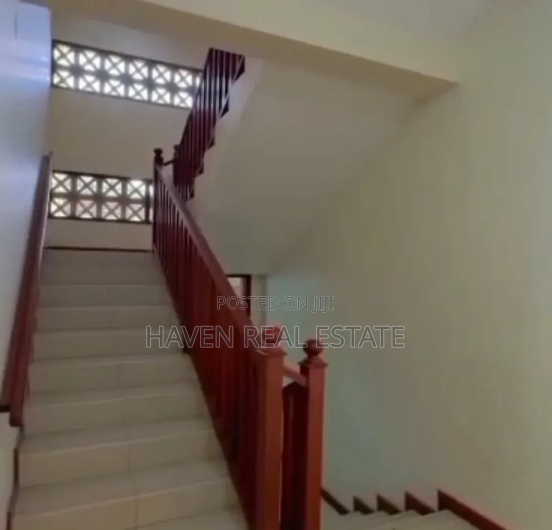5bdrm House in Upanga East for sale