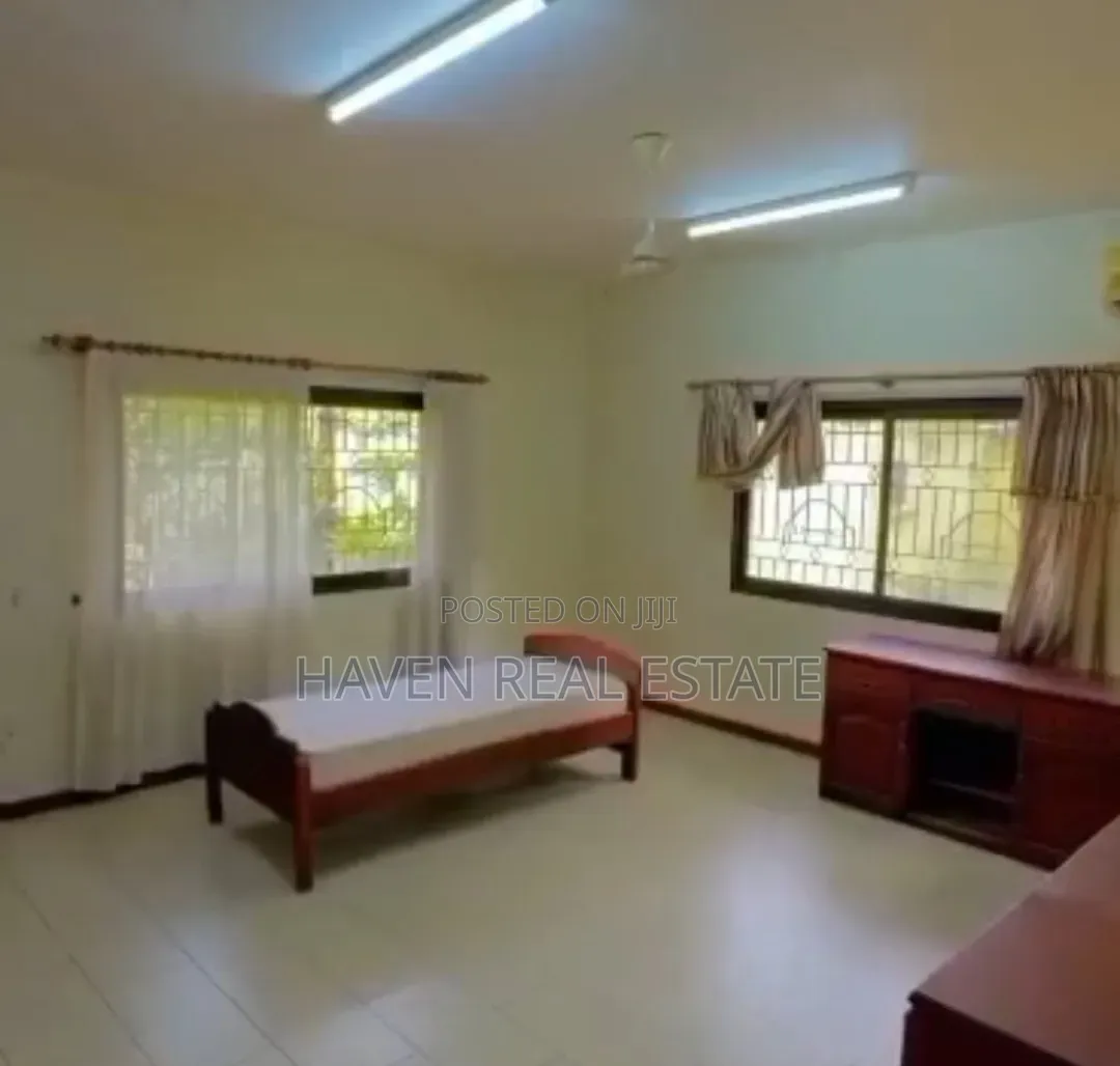 5bdrm House in Upanga East for sale