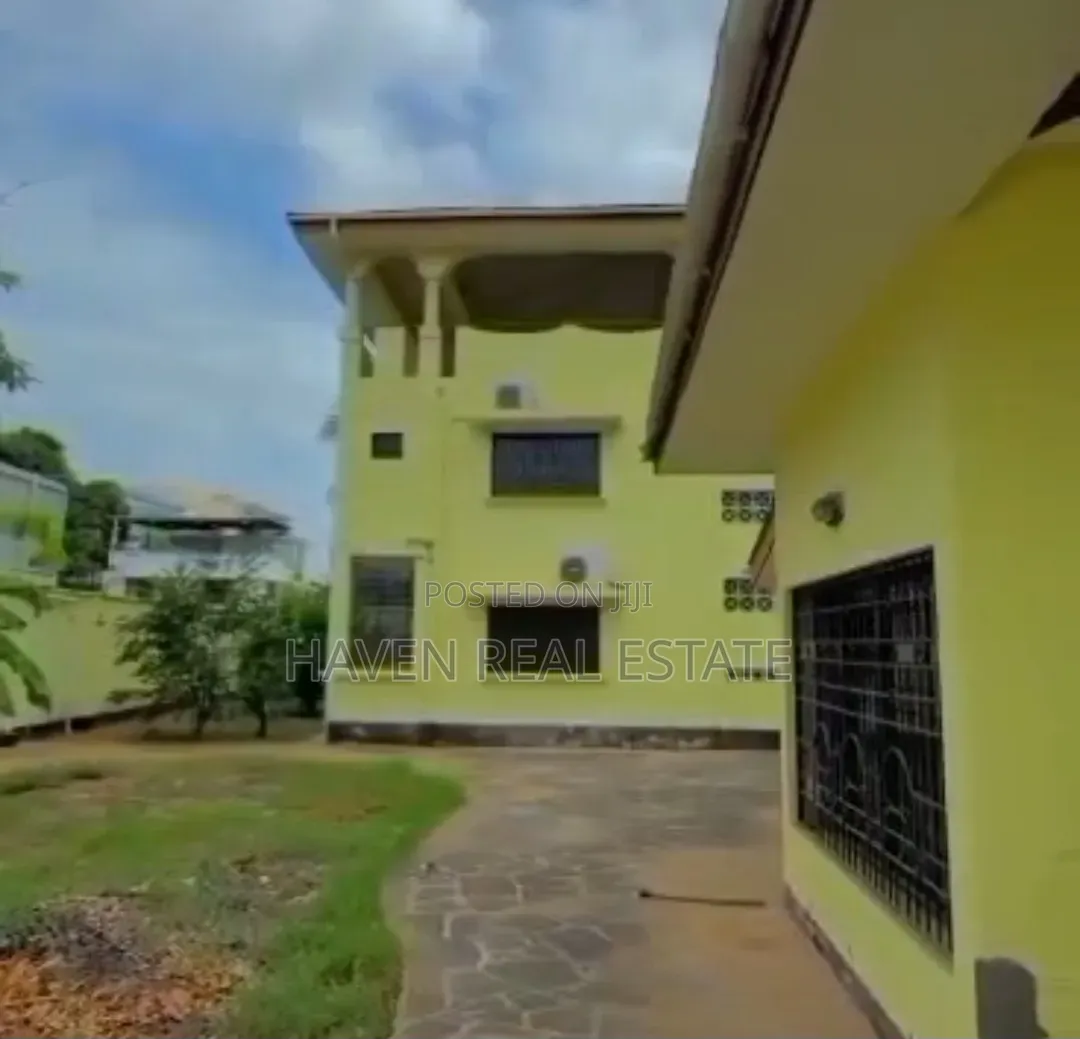 5bdrm House in Upanga East for sale