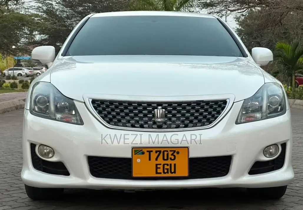 Toyota Crown 2009 White