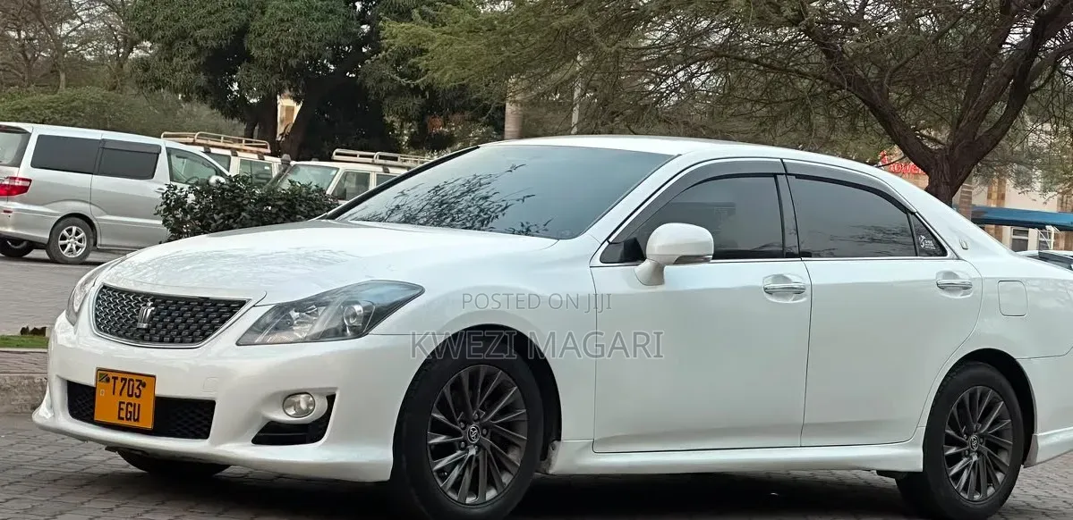 Toyota Crown 2009 White
