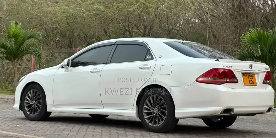 Toyota Crown 2009 White