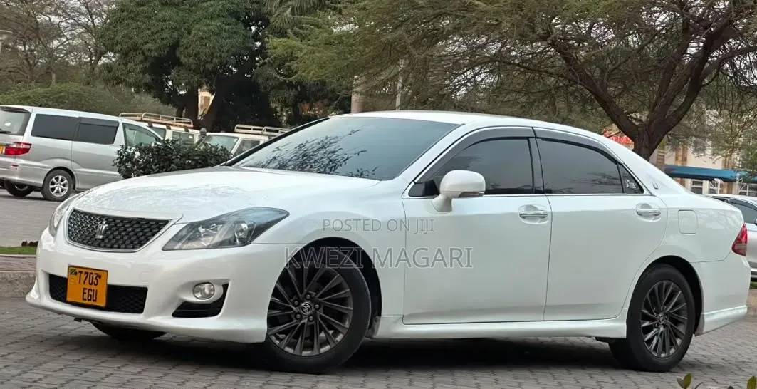 Toyota Crown 2009 White