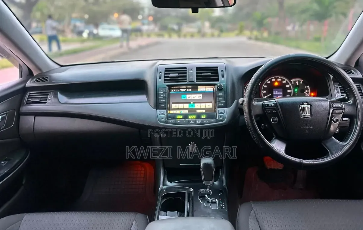 Toyota Crown 2009 White