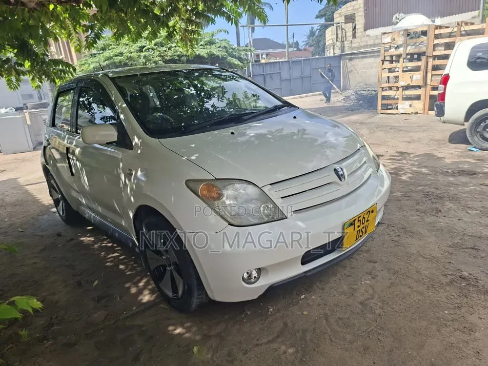 Toyota IST 2003 White