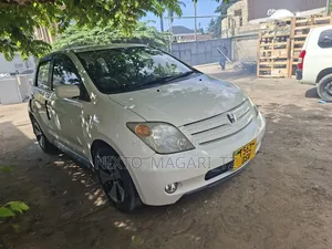 Toyota IST 2003 White