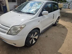 Toyota IST 2003 White