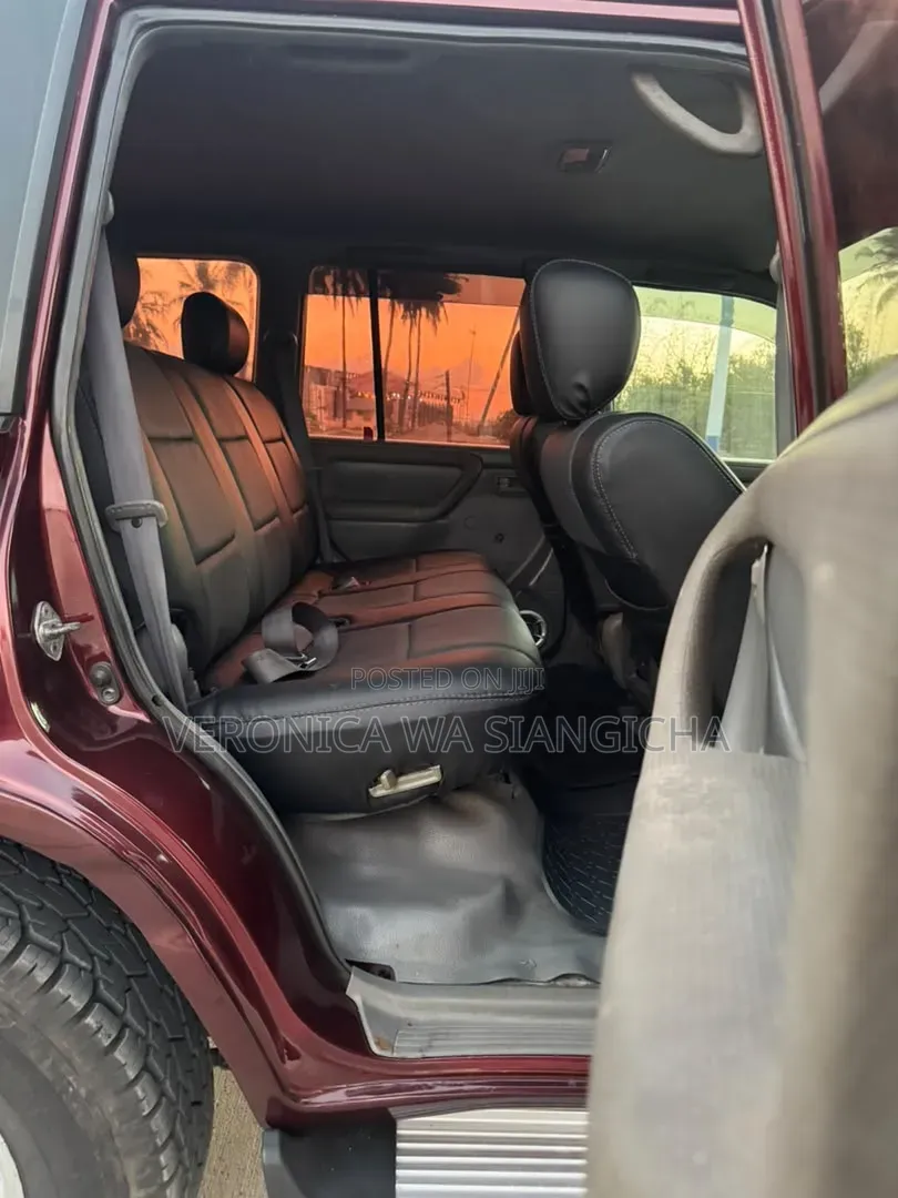Toyota Land Cruiser 1999 Red